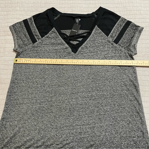 TORRID Grey & Black Lace-Up Football Sport Burnout Tee V-neck Size 0 Large - Picture 4 of 6